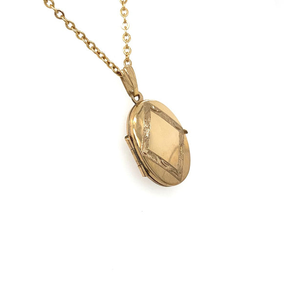  	9ct Yellow Gold Oval Engraved Locket