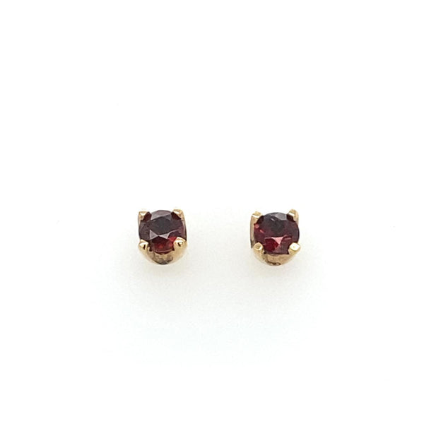 9ct Yellow Gold Garnet Stud Earrings