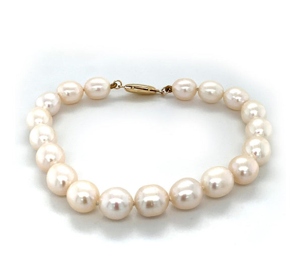 White Freshwater Pearl Bracelet with 9ct Yellow Gold Clasp