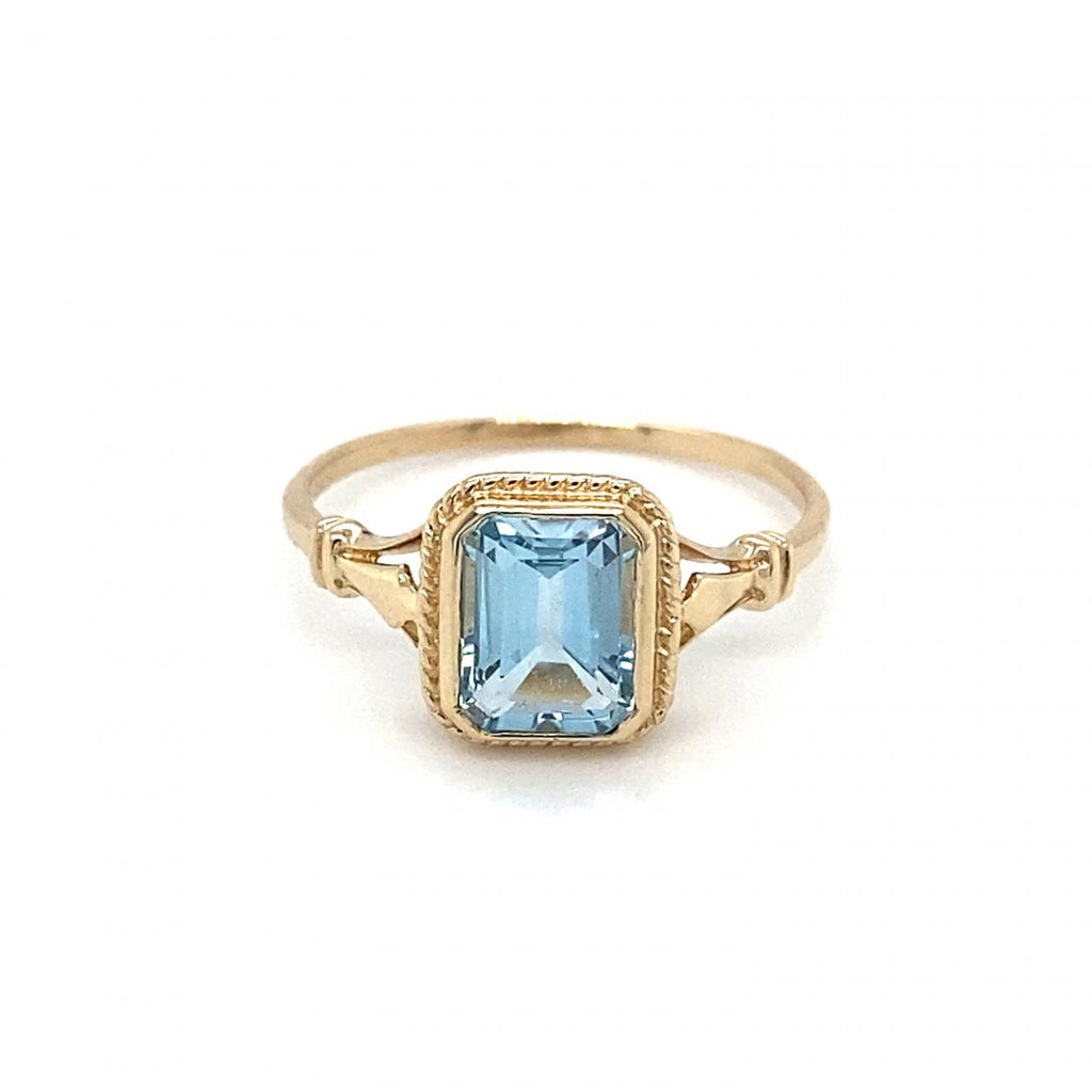 9ct Yellow Gold Blue Topaz Ring 
