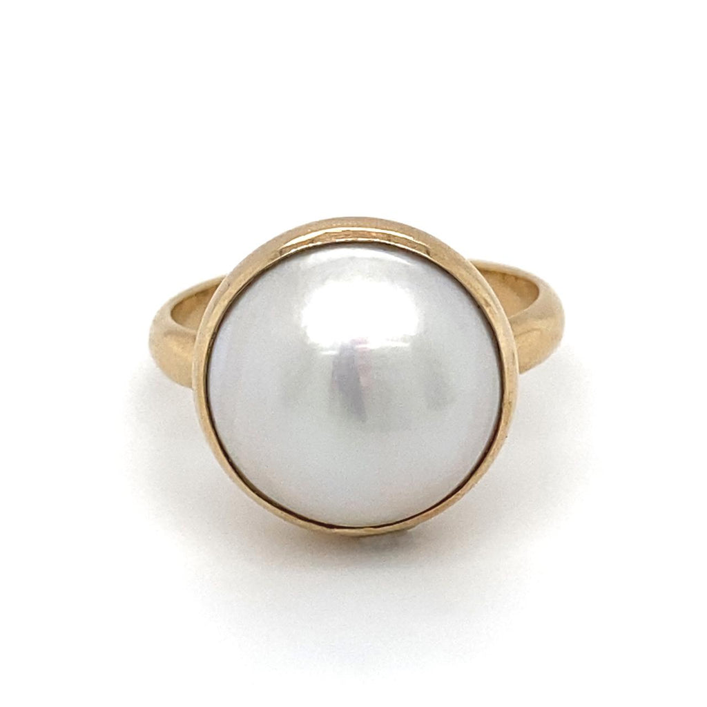  	9ct Yellow Gold Bezel Set White Freshwater Mabe Pearl Ring