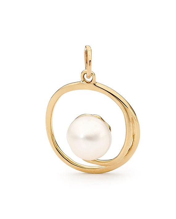 9ct Yellow Gold Round Pendant with White button Freshwater Pearl